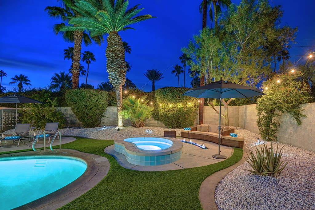 POOL AND SPA WITH FIREPIT NIGHT - THE RETRO HOUSE - PALM SPRINGS VACATION RENTAL POOL HOME