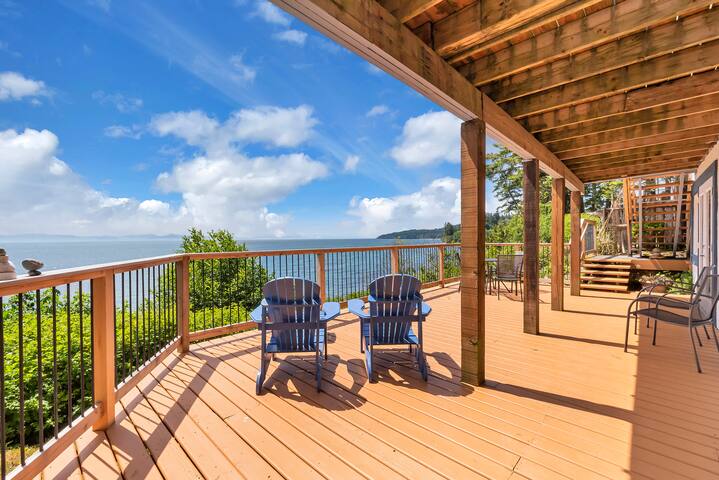 Sue’s Muse Beach House with Private Beach gallery image 2