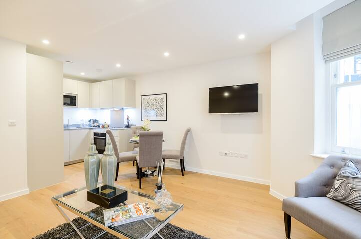 Perfectly Located 2bed 2bath Kensington gallery image 2