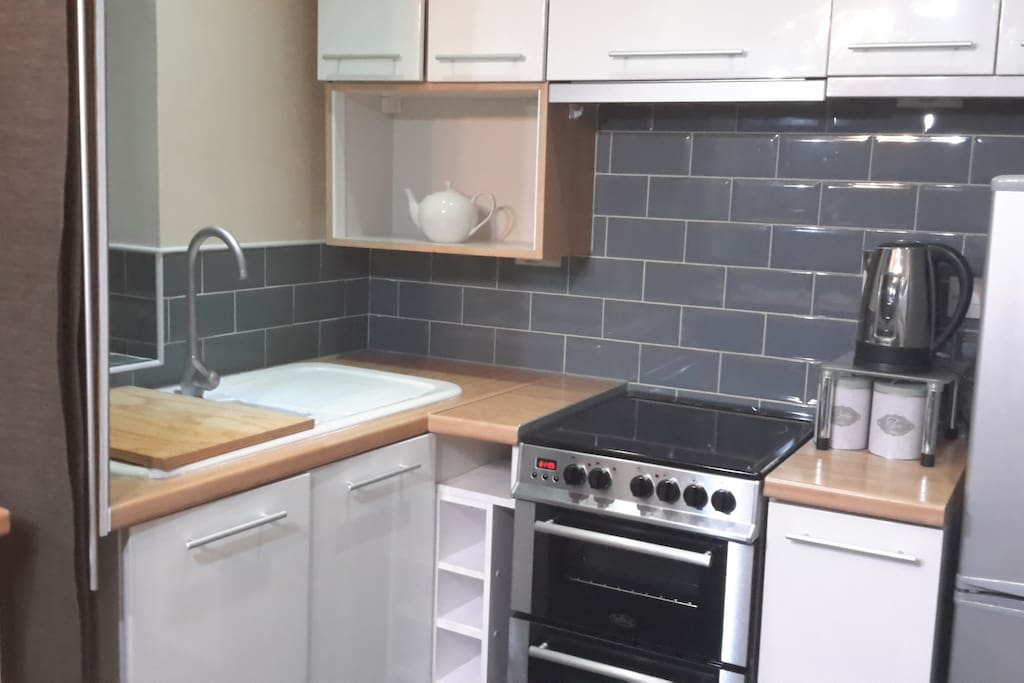 Kitchen facilities available, with microwave also (it is out of shot). Tea and coffee available.