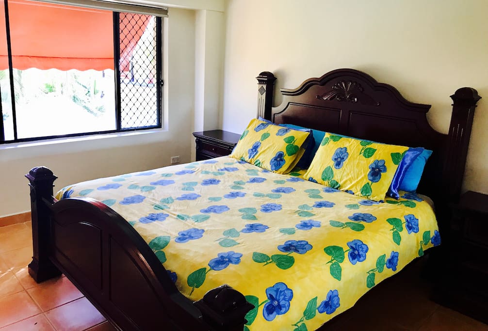 King Size Bed - Mahagony wood