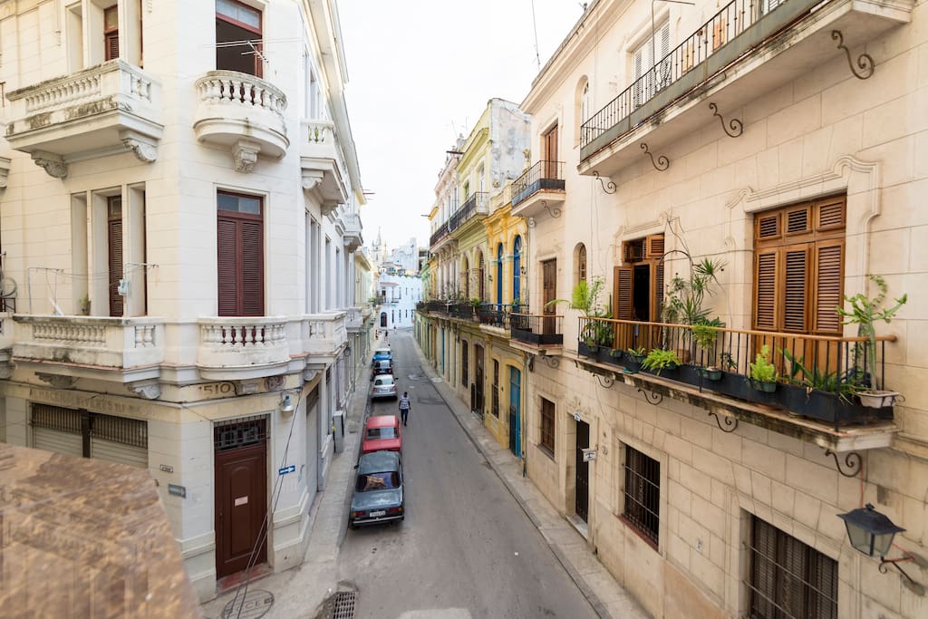 vista de la calle Peña Pobre, foto tomada desde el balcon de la habitación.