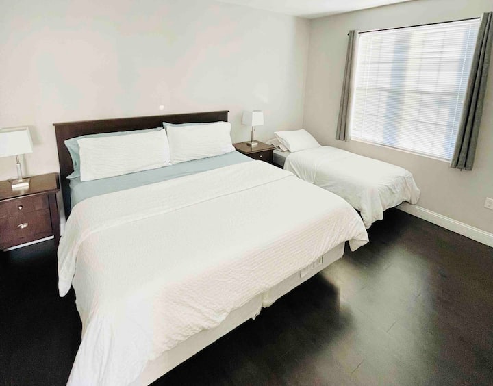 2bed/2bath Apt at Waltham Landing. Corner Unit