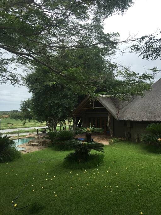 Unit1 Breathtaking view of River with Swimming pool