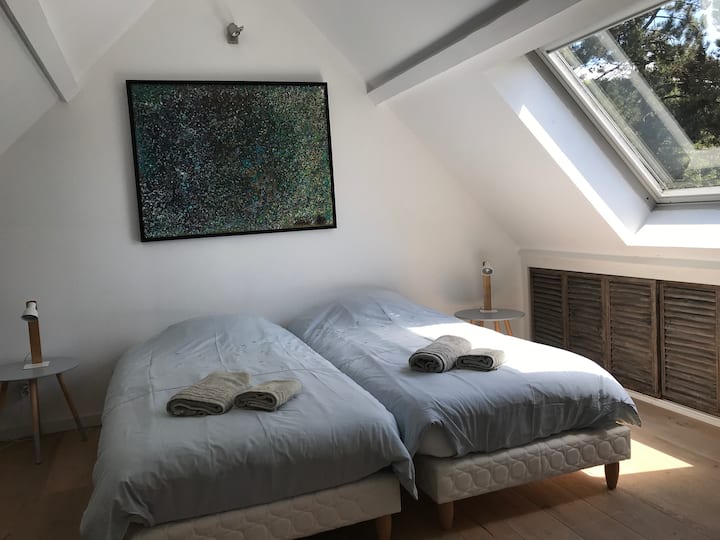 Dhomë gjumi 2 krevate 90 në jug