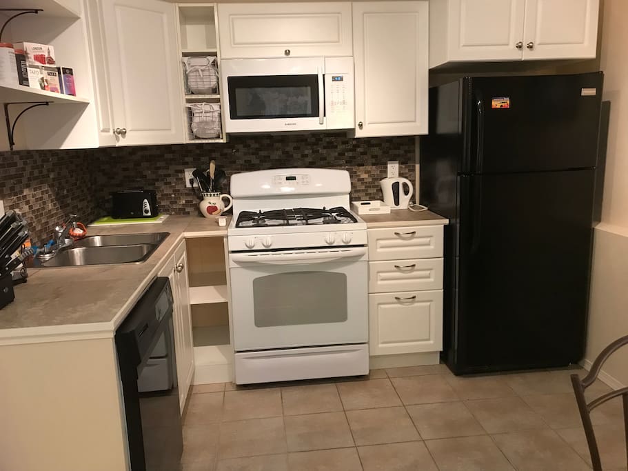 Spacious Kitchen with fridge,microwave,stove and dishwasher for guests private use.