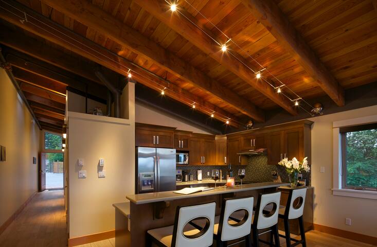 Salt Spring Island – 2BDRM/2BATH – Mariner’s Loft gallery image 3
