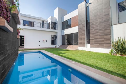 Modern House With Private Pool! 24hr security