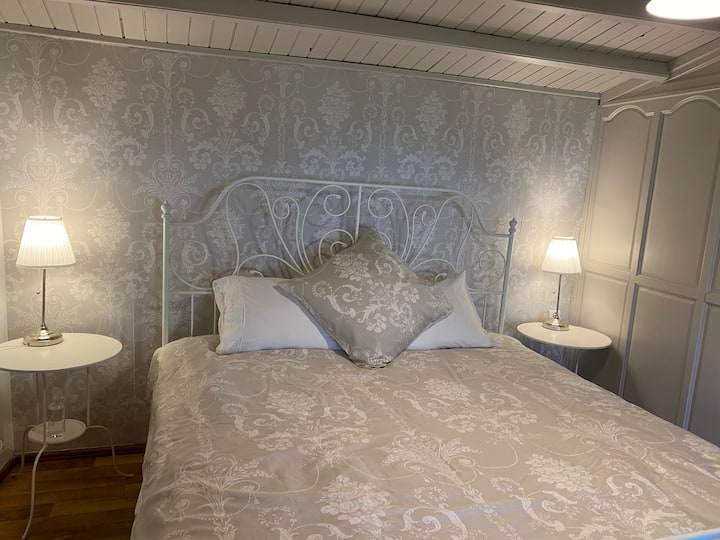 一楼超大双人床180厘米卧室 