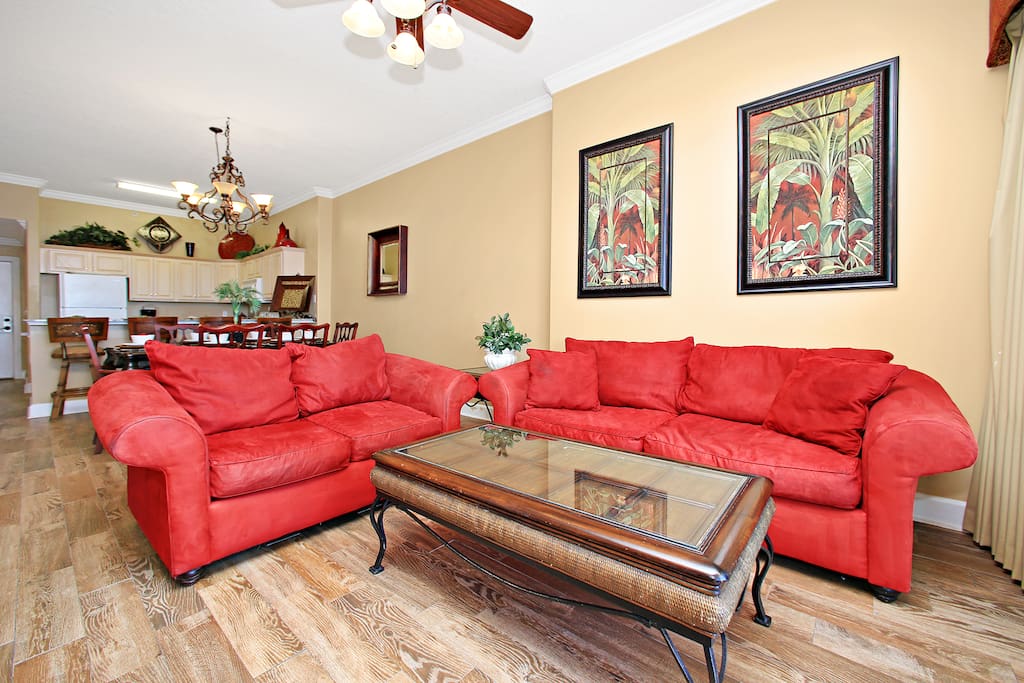 Couch,Furniture,Indoors,Room,Hardwood