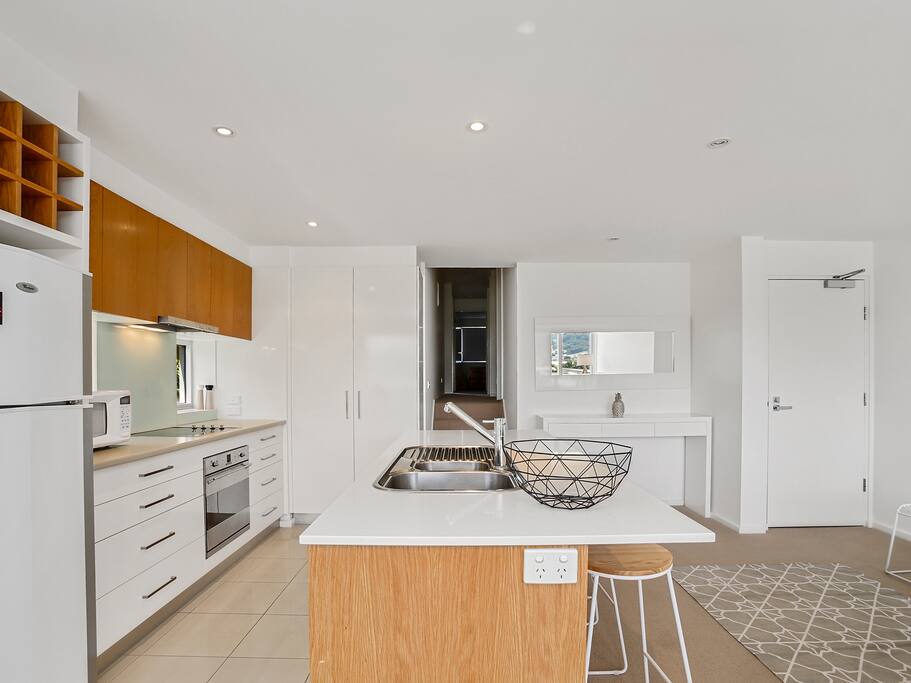 kitchen and breakky bar