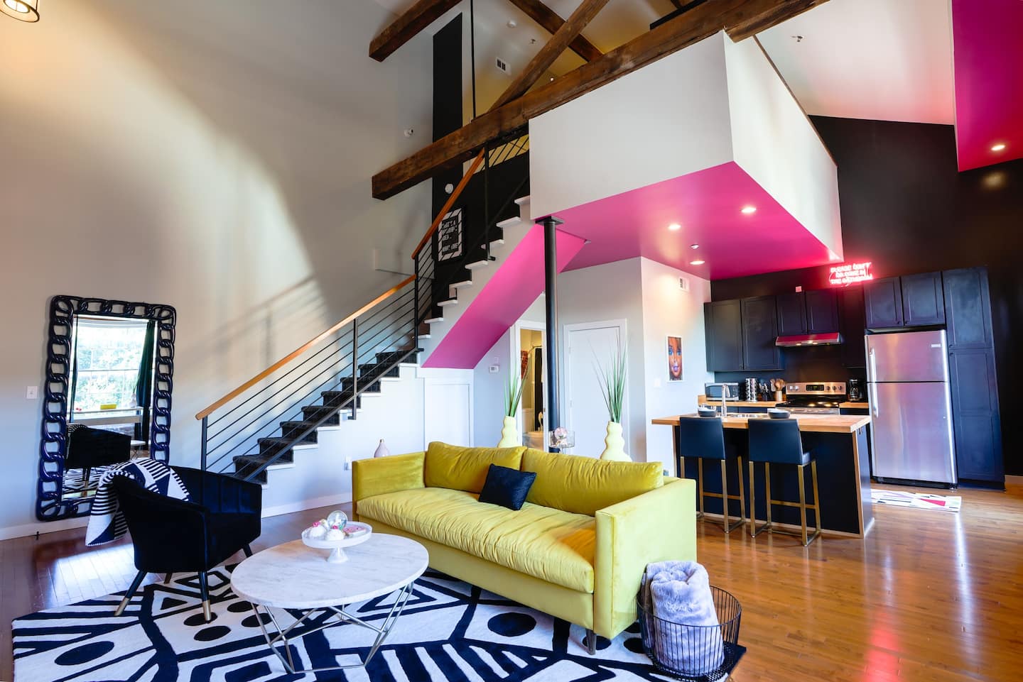Funky and eclectic New Orleans AirBNB stay.  Studio with loft bedroom, full kitchen and fun decor.