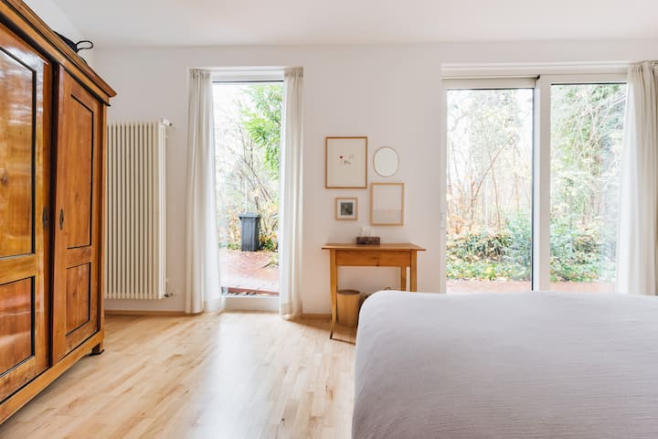 Master Bedroom (Boxspring) 180x200, magodoro mawili tofauti