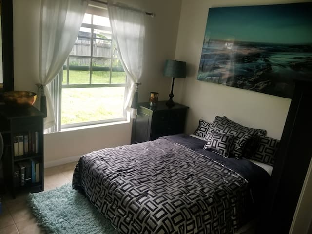 Close to Airport, Disney, Clean Comfy Affordable
