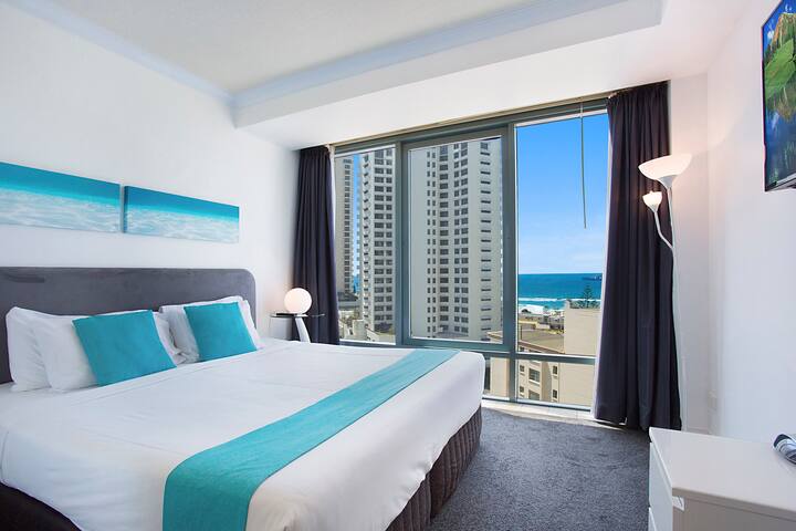 Legends Studio,  Central Surfers, No cleaning fee!