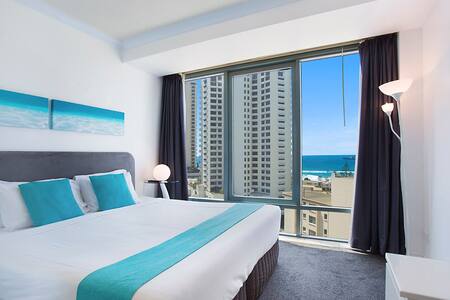 Legends Studio,  Central Surfers, No cleaning fee!