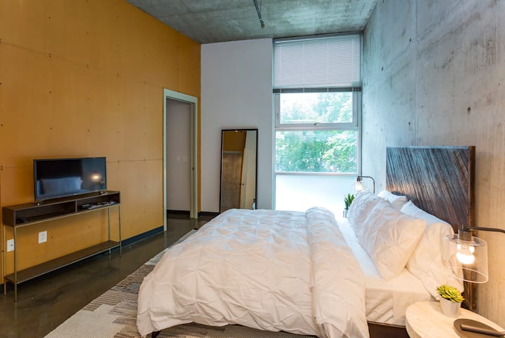 "SUCH a beautiful place in a super cool area. Top choice in the city!"

Permit #2017006329