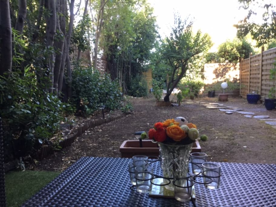 vue sur le jardin de la terrasse