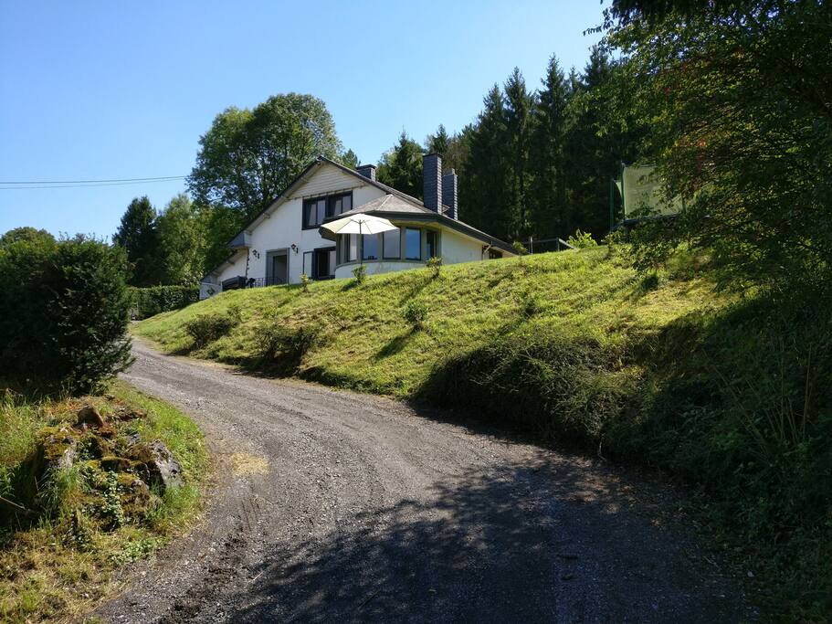 2600 m2 tuin rondom