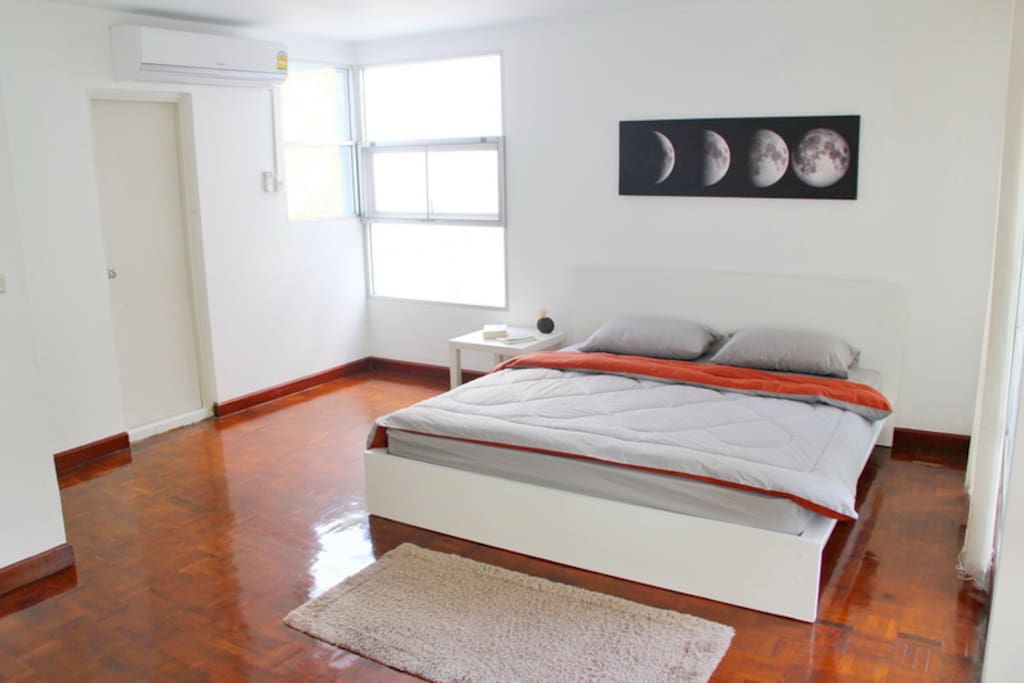 Main Bedroom - 2nd Floor