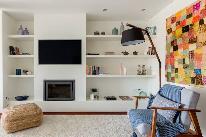 Exceptional Penthouse with Metro at the Doorstep gallery image 4