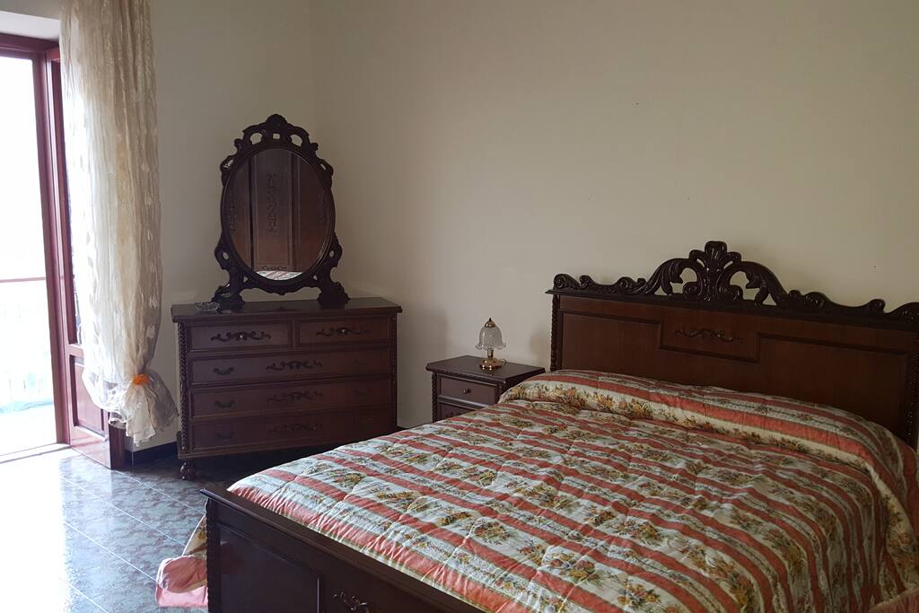 Camera da letto matrimoniale, con possibilità di aggiunta lettino