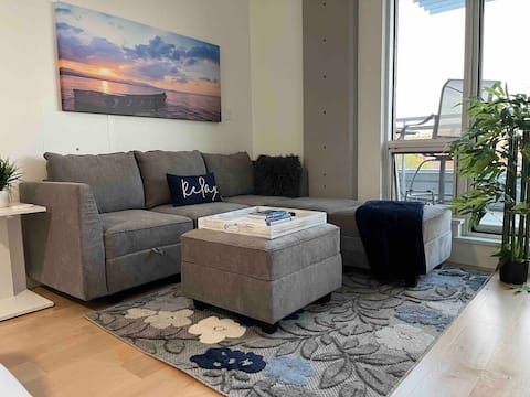 Successful Airbnb property: Soulful Harbor Getaway (Top floor, king studio!) in Victoria