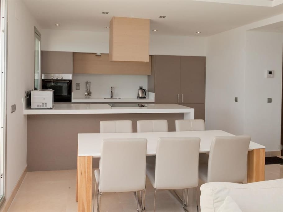 American style kitchen/dining