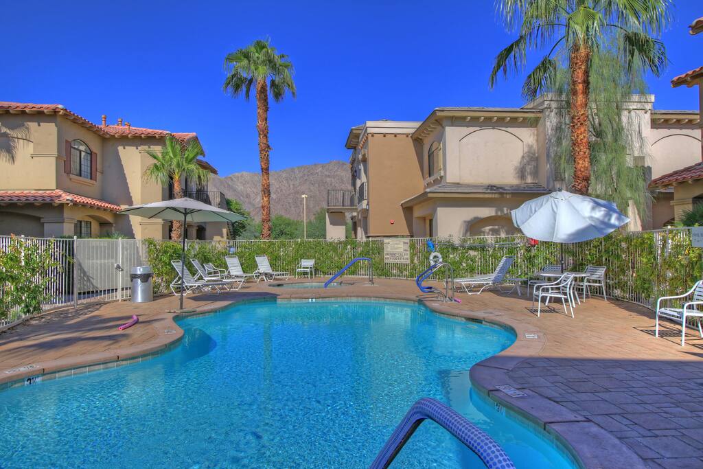 Last Minute Opening! Luxury Villa in La Quinta! Condominiums for Rent