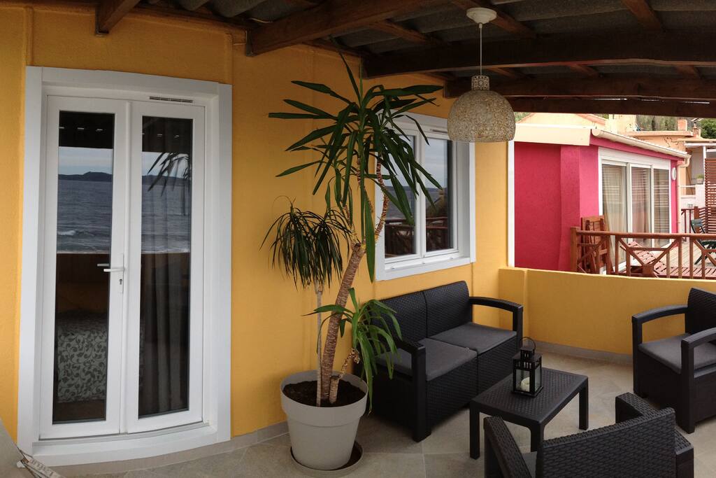 Terrasse côté mer