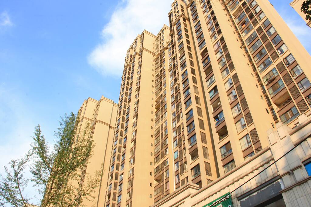 小区外景【2016年装修入住,高层电梯公寓,房源位于23楼】