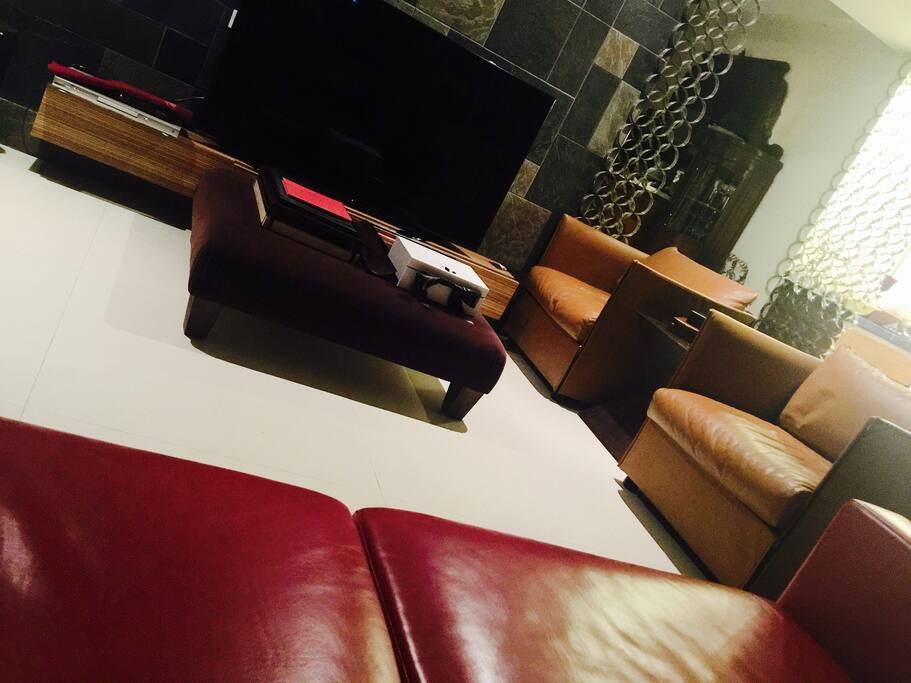 The living rm with 58" 4K TV