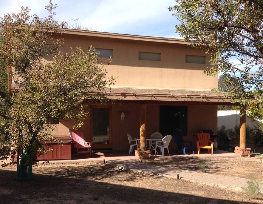 Another exterior view of guesthouse.