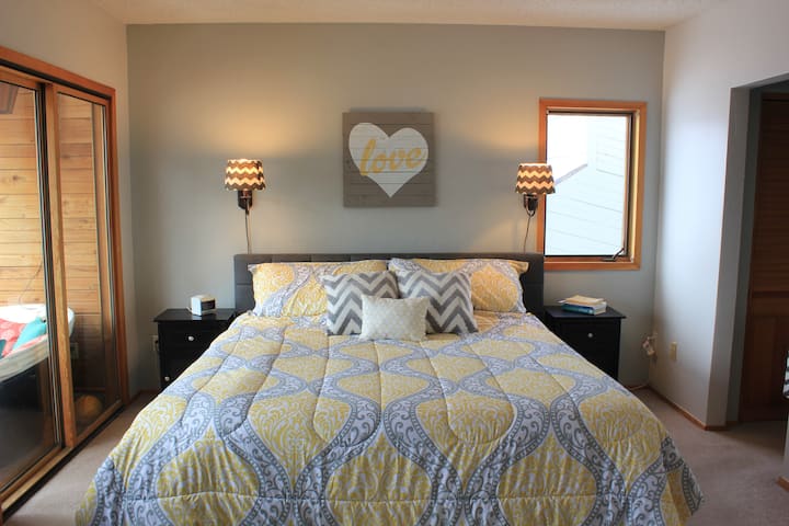 سرير رئيسي بمقاس كينج