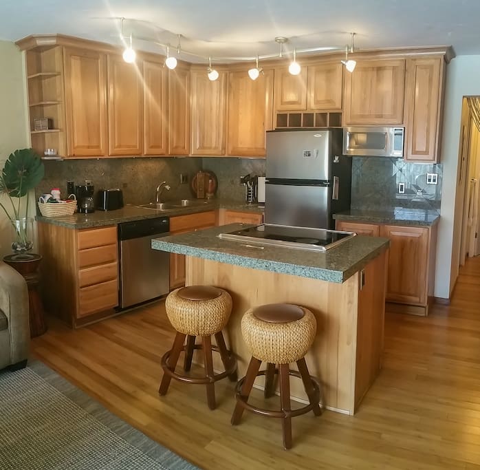 Full Kitchen - Granite Countertops - Stainless Steel Appliances