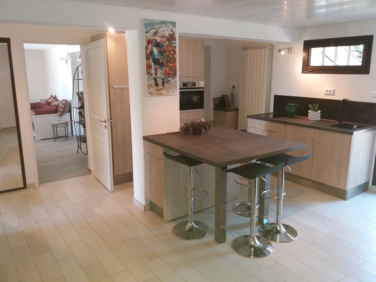 Popular Airbnb listing: Ground floor villa, 50 m², garden, swimming pool in PERTUIS in Pertuis