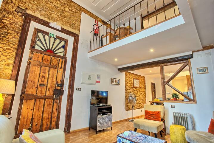 TRV1 – Charm in historic Alfama with A/C gallery image 3