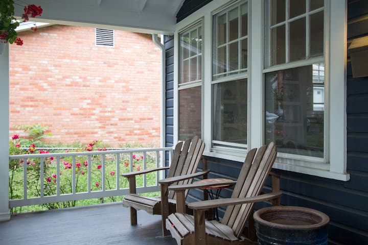 1BR in Charming Del Ray w/ free parking near DCA