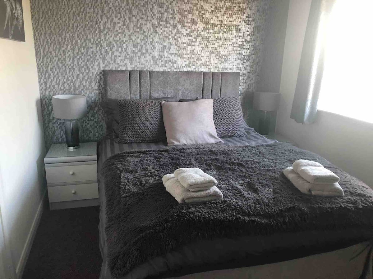 Kingsize memory foam mattress . Super comfortable with good support . 