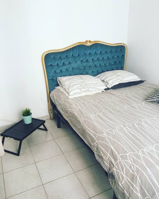 BEDROOM/LIVING