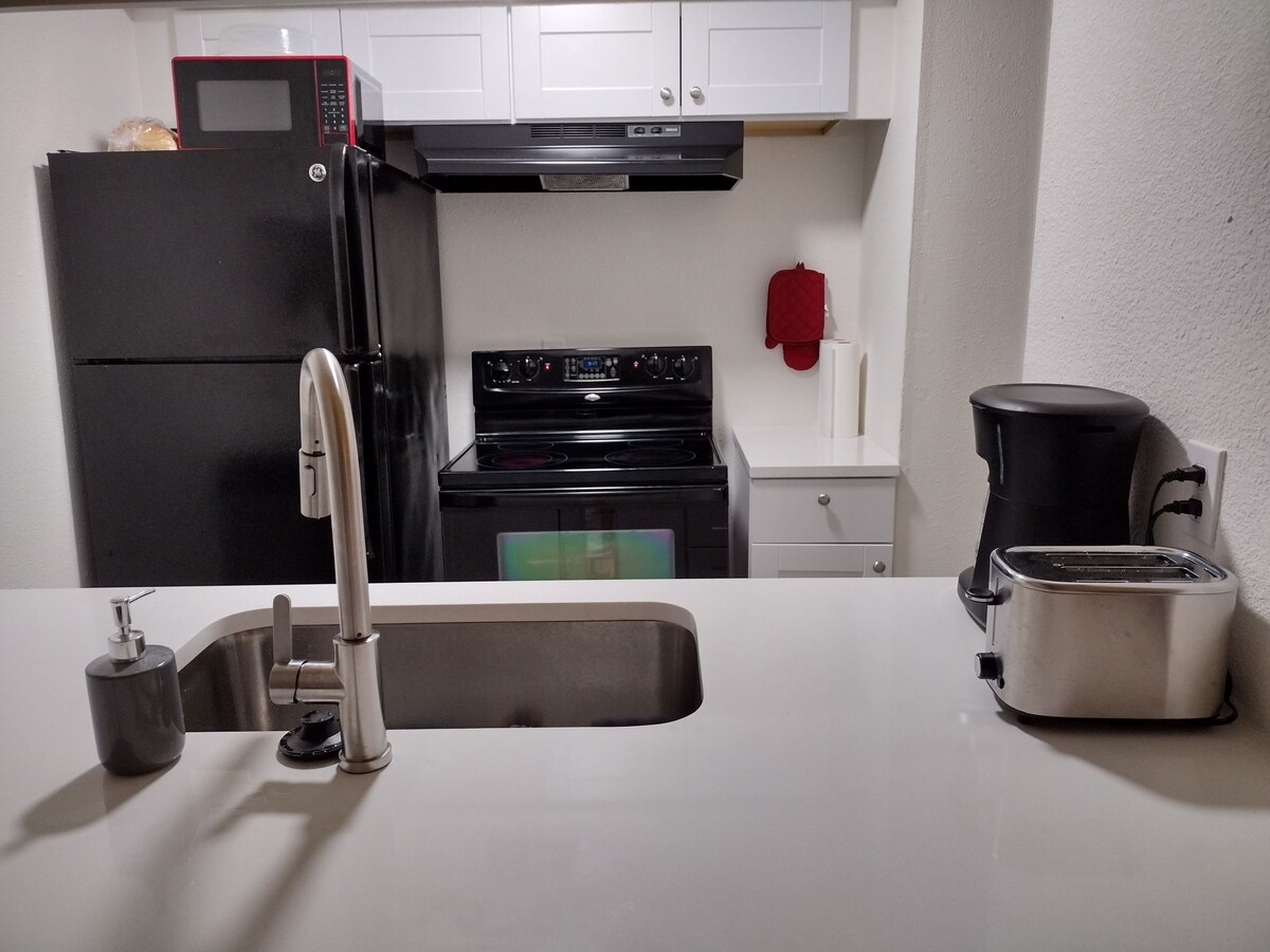 ️Private King Suite w/ Ensuite Bath Near Downtown