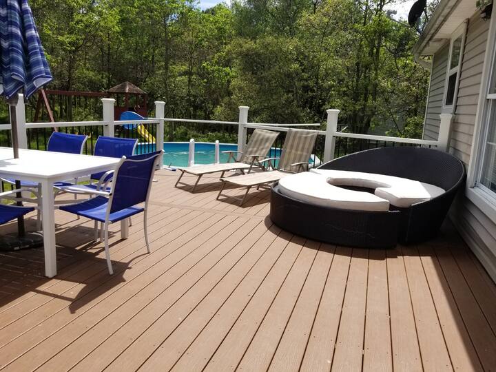 Beautiful 3 bedroom house with Pool and hot tub. Houses for Rent in