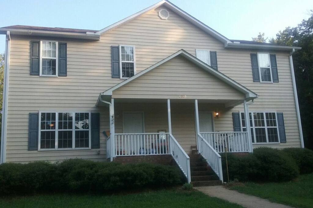Sunflower Cottage B, Beautiful duplex on the right