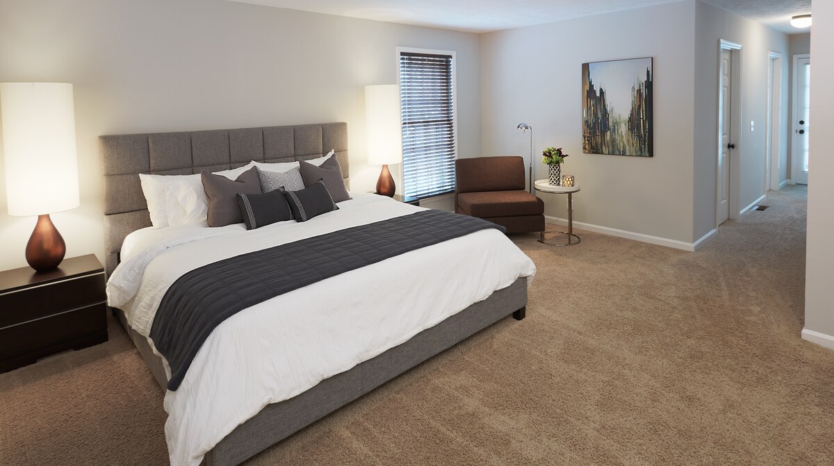 Master King Bedroom with HD TV, Walk-in Closet, Master Bath + Jacuzzi Tub, Deck Access. Garden Patio Views. 