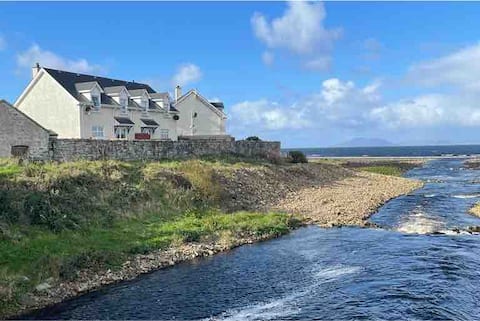 Cosy seaside 3 BR.
Sunsets surfing fishing & more