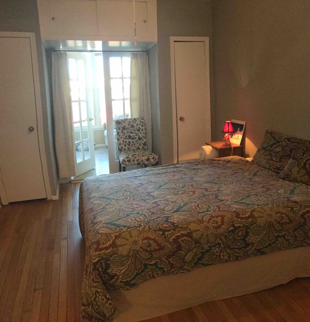 ห้องนอน 2: มีห้องนอนส่วนตัว 2 ห้องที่อพาร์ทเมนท์ คุณจะพักในห้องนอน 1 หรือห้องนอน 2 