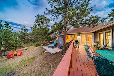3BR near lake w/ hot tub, views, deck, fire pit