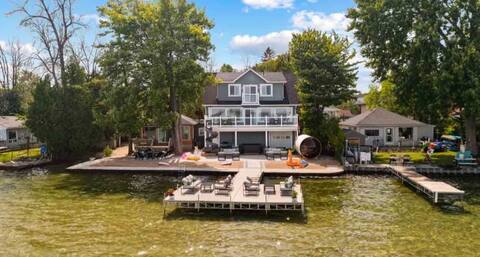 Fun & sun waterfront with sauna, hot tub and slide