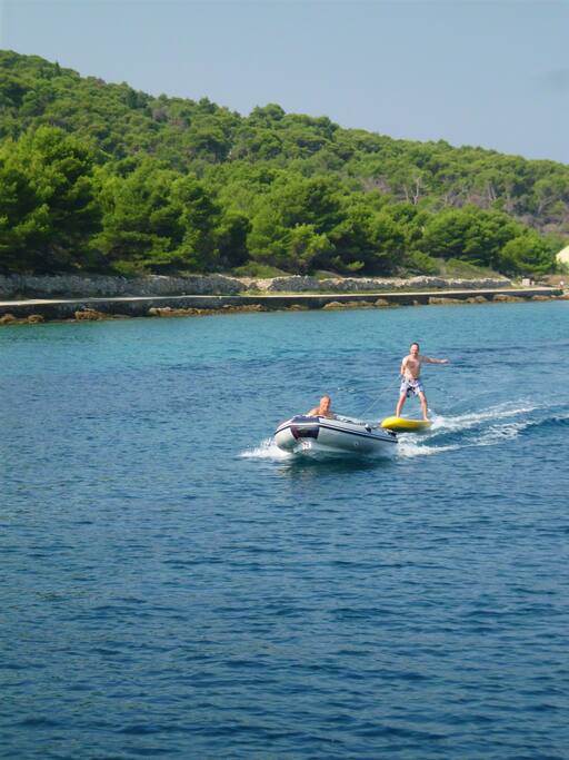 Stand up Paddle kann man auch zum "Wasserski" benutzen ;-)