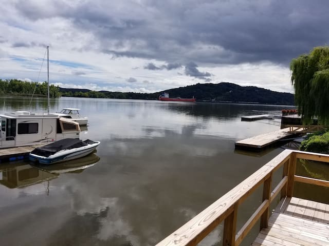 Dings Lighthouse Marina Vacation Home